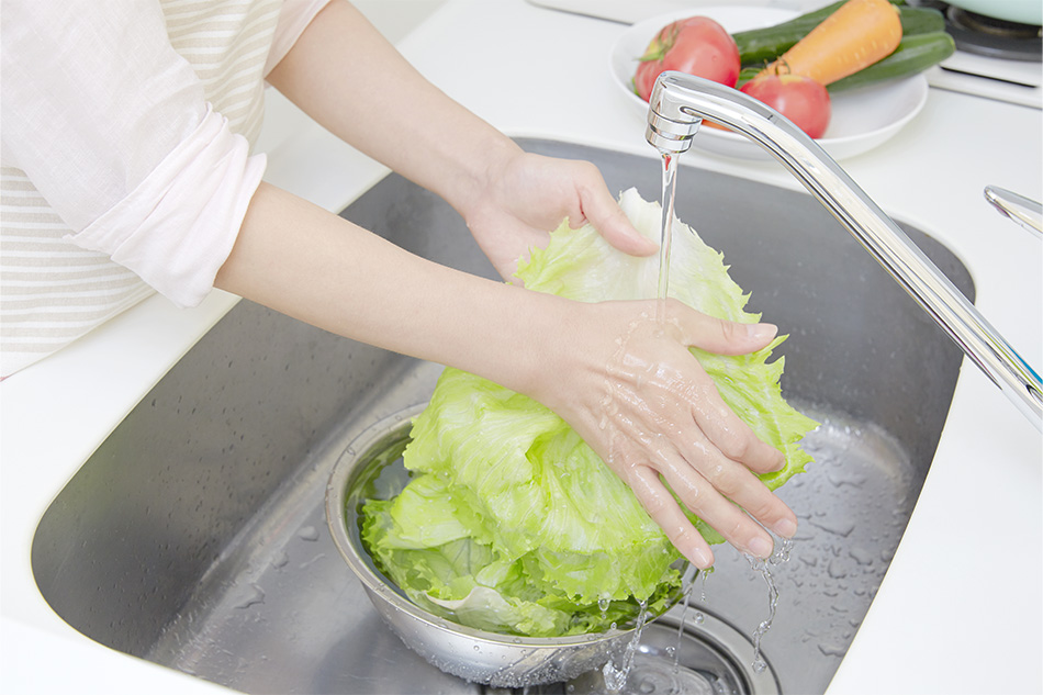 野菜をオール浄水で洗う